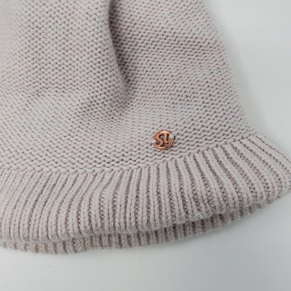 LULULEMON 100% MERINO WOOL PINK POM POM BEANIE HAT TOQUE  KNITWEAR WOMEN OS - Picture 10 of 14